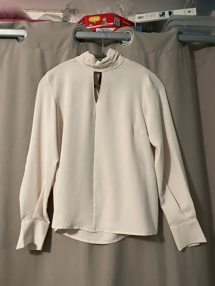 Blouse manche longues et col montant beige