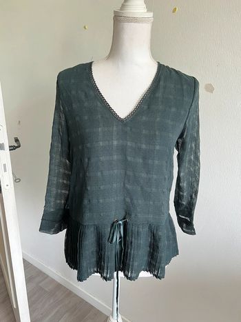 Très beau haut grâce et Mila