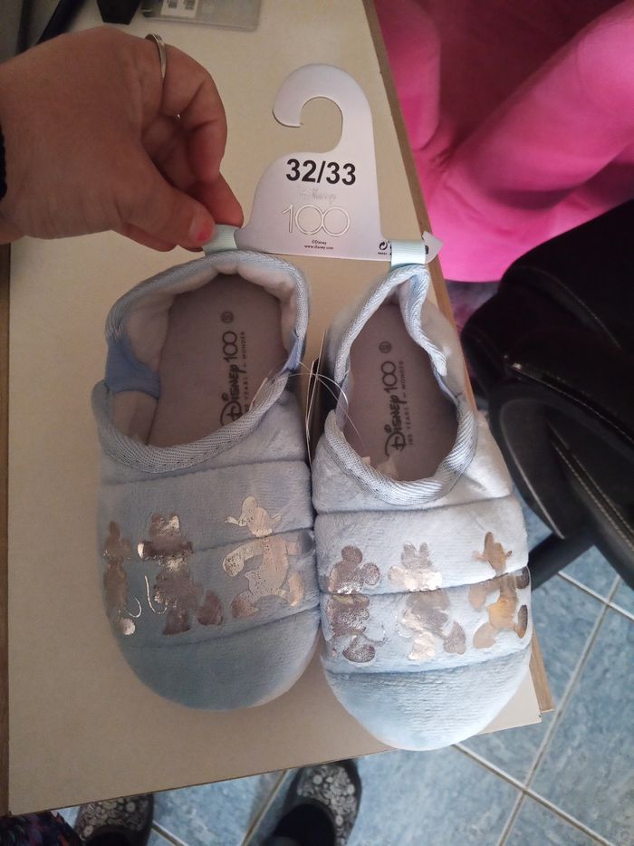 Chaussons neuf Disney 100 Ans