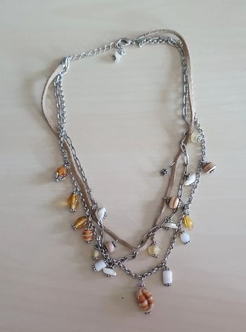 Collier multi chaînes et perles coquillages