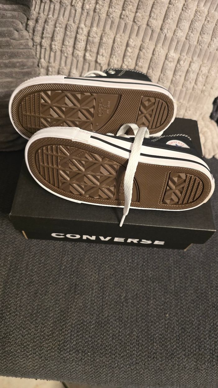 (Neuves non portées) 😍🥰🤩superbes baskets converses Pointure 24 unisex 😍🥰🤩 - photo numéro 3