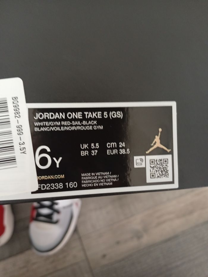 Basket Jordan taille 38.5 - photo numéro 6