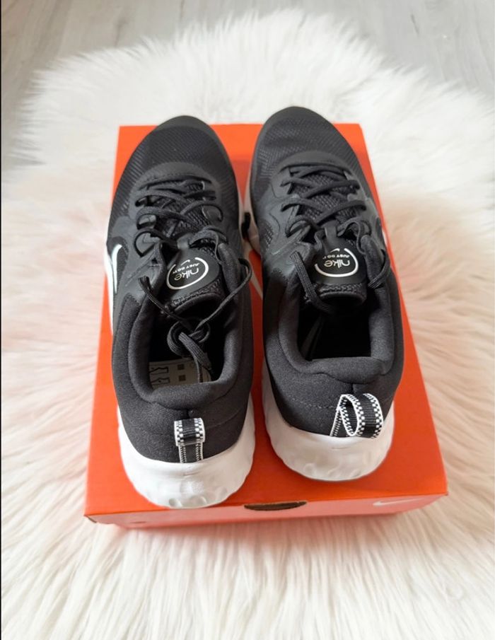 Baskets Nike Renew In-Season TR 11 – Taille 44,5 – noir/blanc – Neuf avec étiquette - photo numéro 5