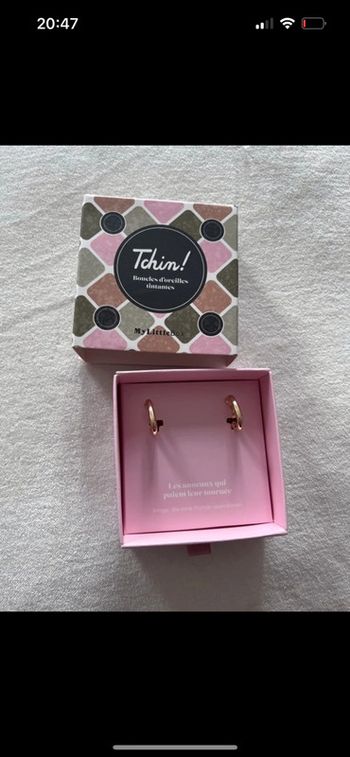 Boucle d’oreille neuve