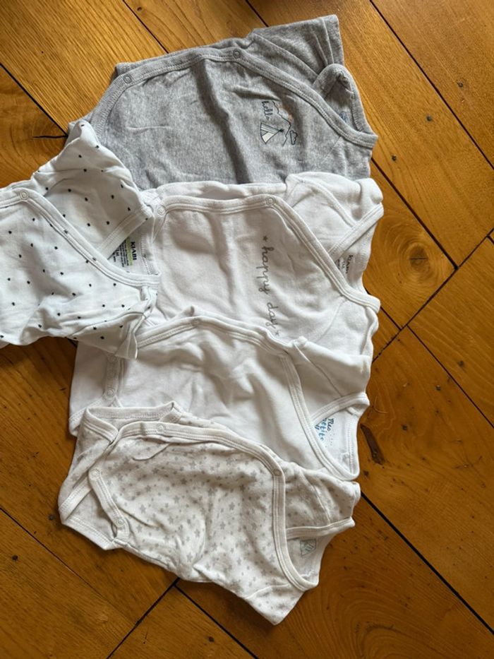 Bodies manches longues en bon état taille 1 mois - photo numéro 2