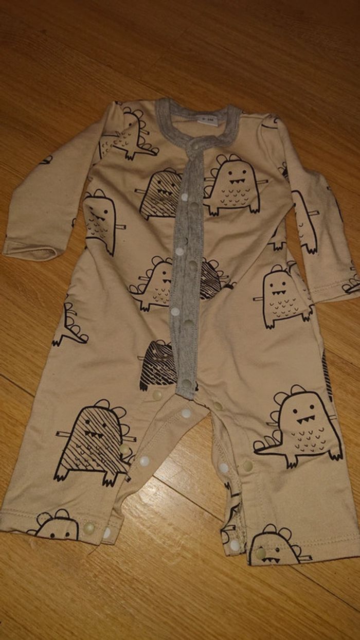 Pyjama léger beige motif dinosaure