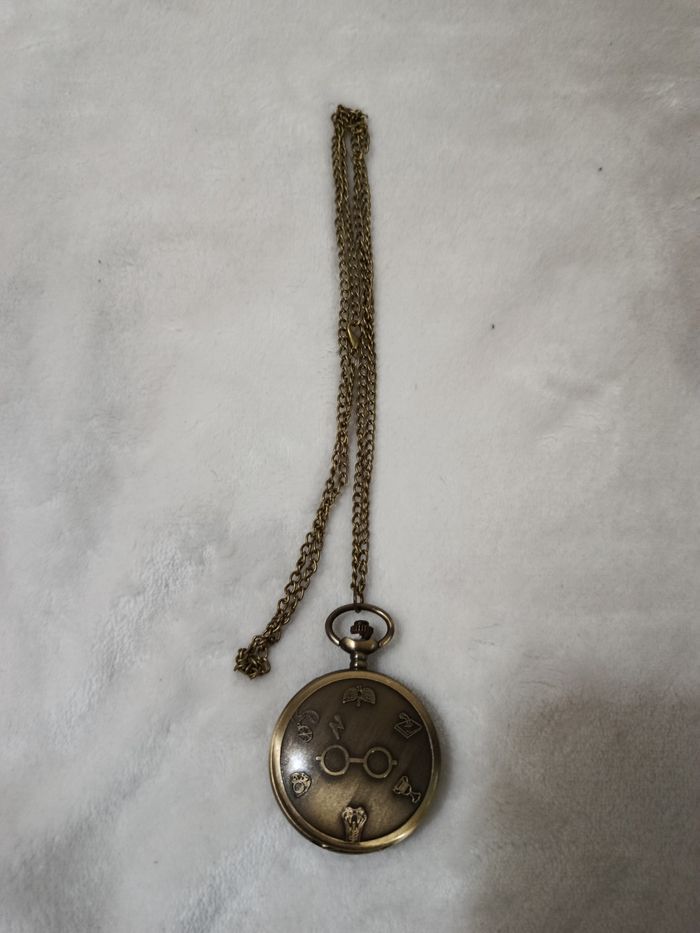 A saisir, très belle montre " Harry Potter "  ( bien lire svp )