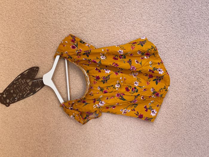 Haut à motifs fleurs