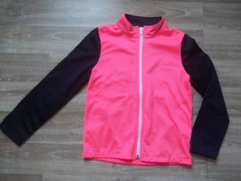 Veste de sport (2) Decathlon rose et bleu marine 5/6 ans