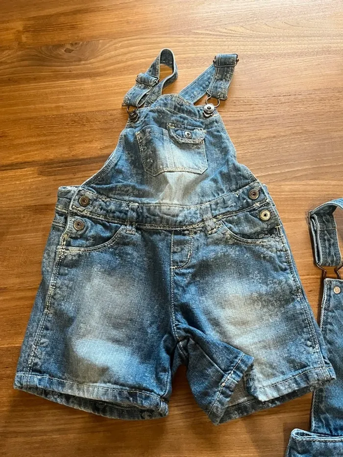 Vend lot de salopette en jeans short 4/5/6 ans - photo numéro 9