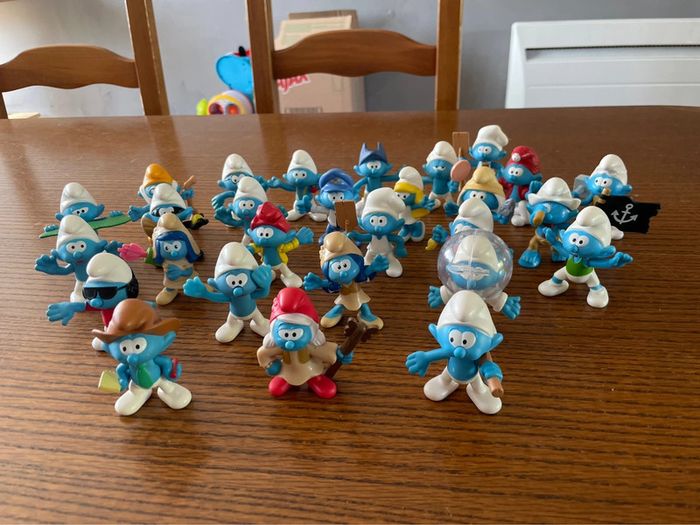 Lot de 28 figurines Schtroumpfs