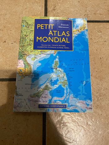 Livre Atlas mondial