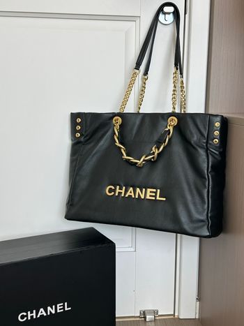 CHANEL  𝙏𝙊𝙏𝙀