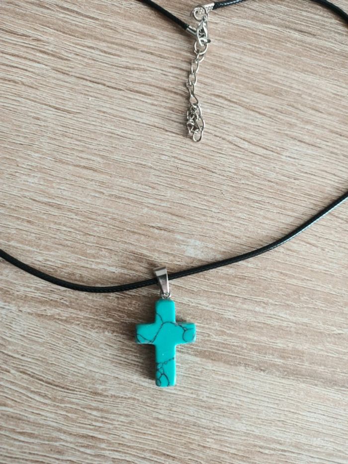 Pendentif croix + collier