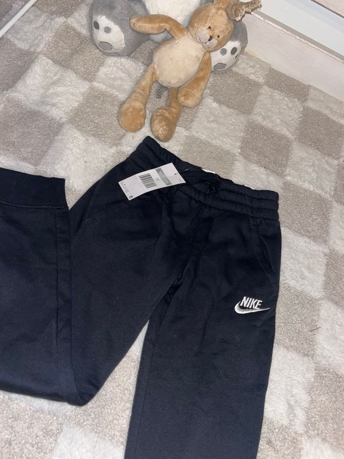 Jogging Nike neuf - photo numéro 2
