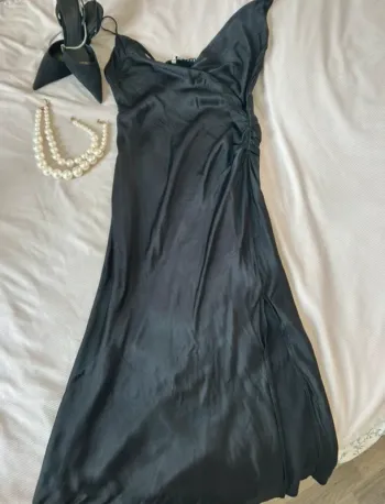 Robe longue effet satin noir Zara taille L