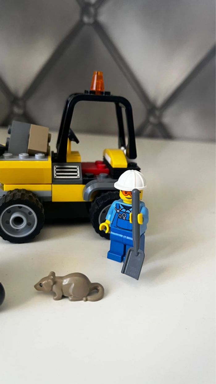 Lego 60284 le camion de chantier - photo numéro 3