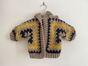 veste manteau granny avec capuche au crochet