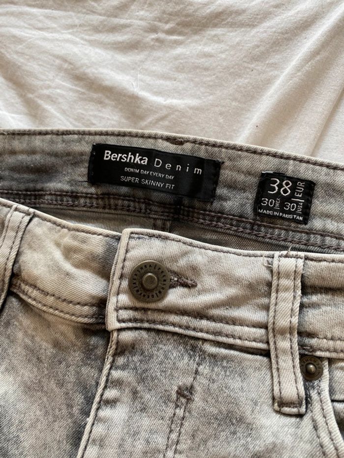 Jean super skinny Bershka taille 38 - photo numéro 3
