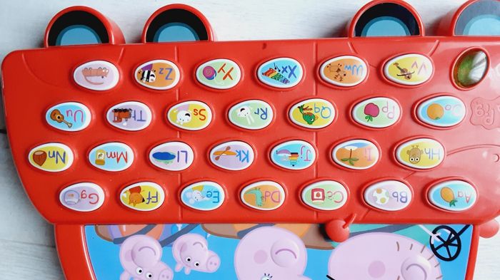 Jeu jouet Vtech voiture rouge avec poignée  Peppa pig apprend l'alphabet - photo numéro 5