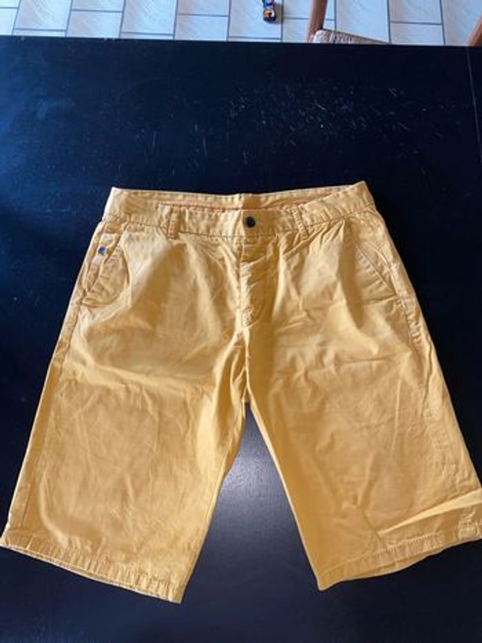 Short moutarde