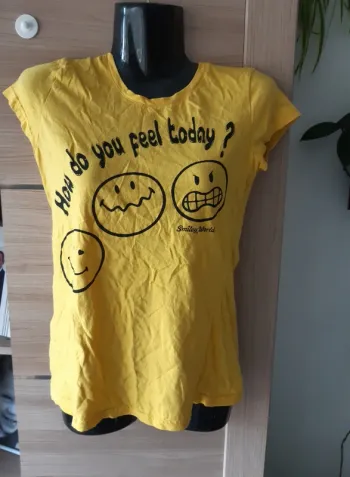 T-shirt jaune
