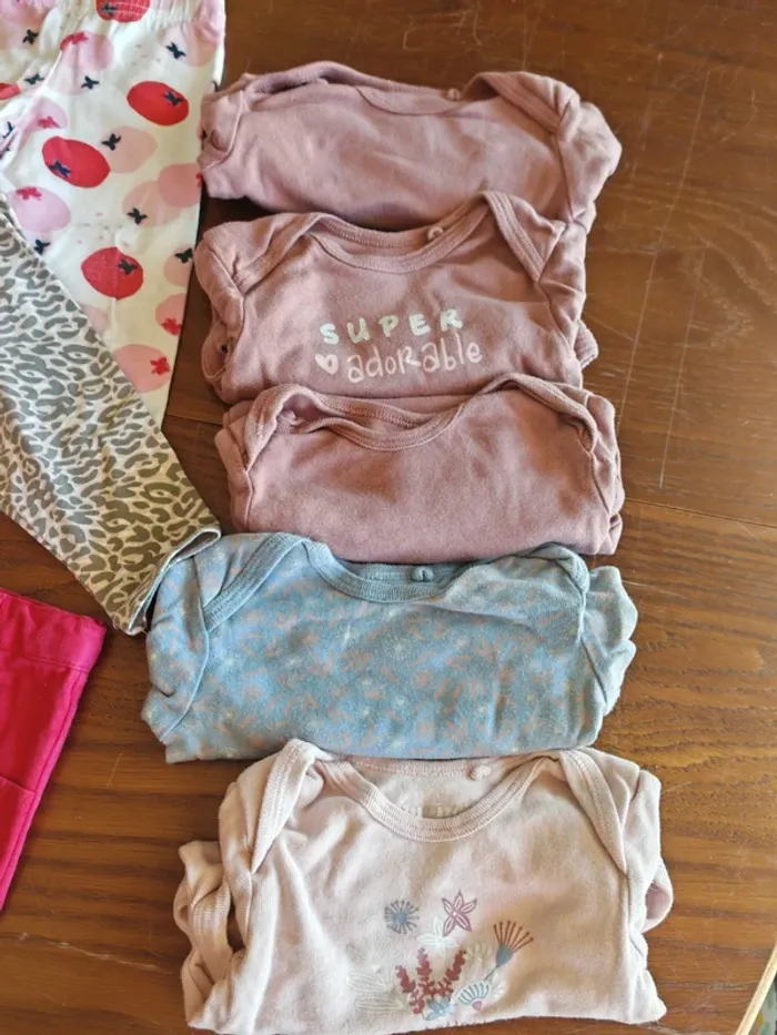 Lot n°5 : body, leggings bébé 6 mois - photo numéro 2