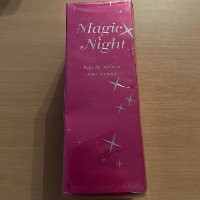 1 parfum Magic Night rose femme