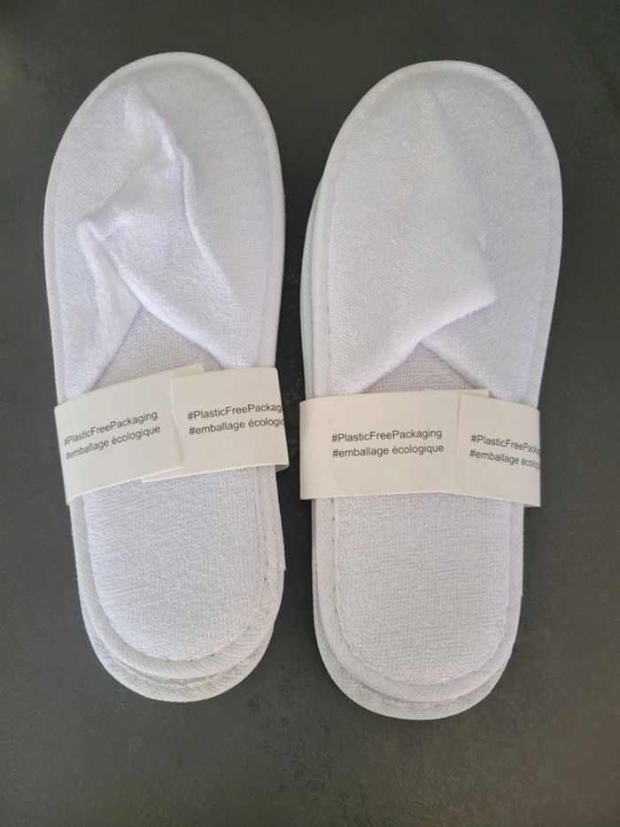 Lot chaussons invités