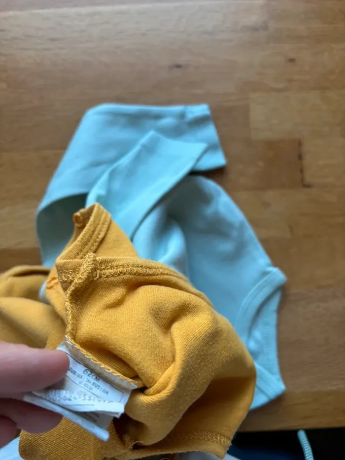 Lot 2 bodies ML 1 mois mixte - photo numéro 2