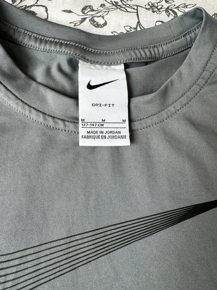 T-shirt Nike 10 ans - photo numéro 2