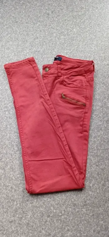 Kiabi jean taille 36 
Bon état 
Jean skinny fit