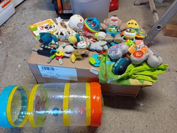 Lot de jouets bébé