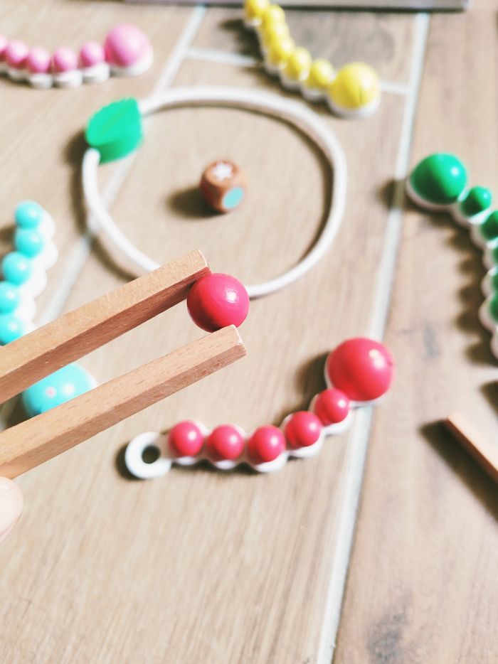 🐛Coffret Montessori les chenilles, jeu de tri de billes de couleurs en bois marque Vertbaudet - photo numéro 3