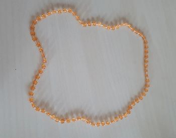 Collier élastique de perles transparentes oranges