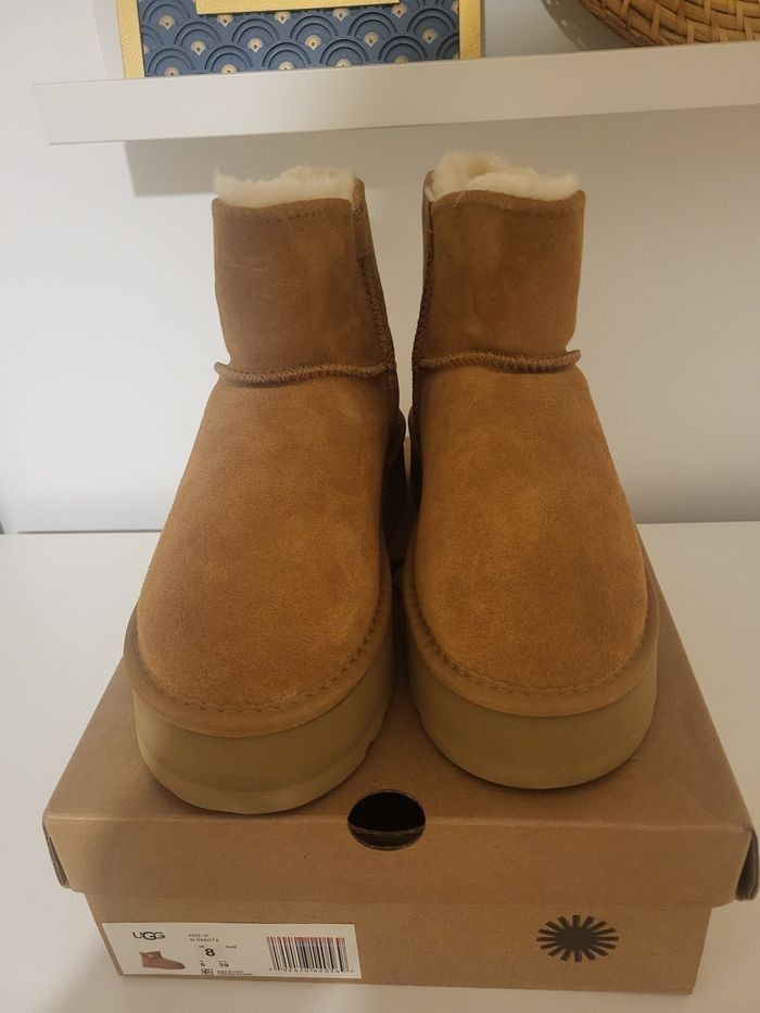 UGG Bottes - photo numéro 3