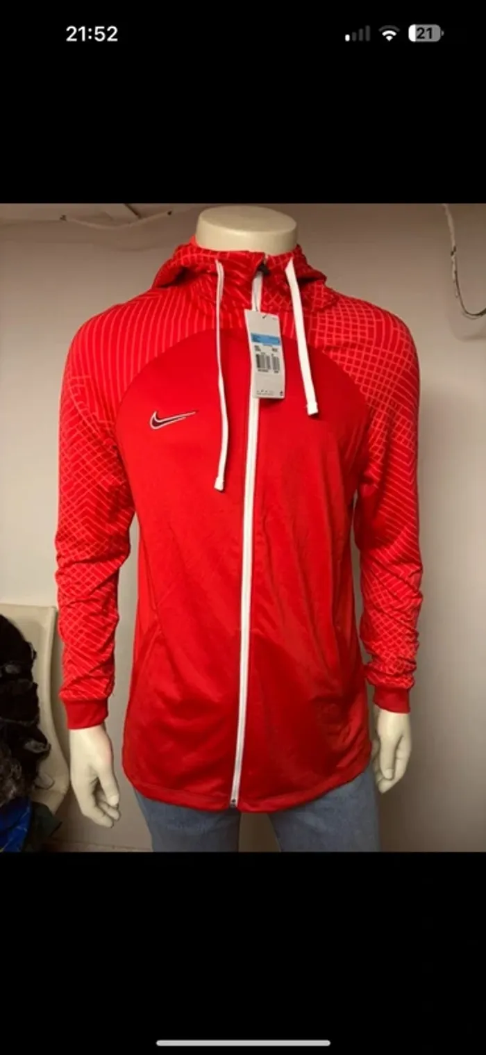 Sweat à capuche Nike rouge - Taille M - Neuf avec étiquette - photo numéro 2