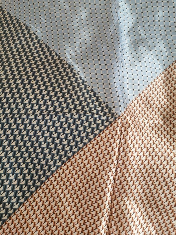 Joli foulard pure soie neuf - photo numéro 2