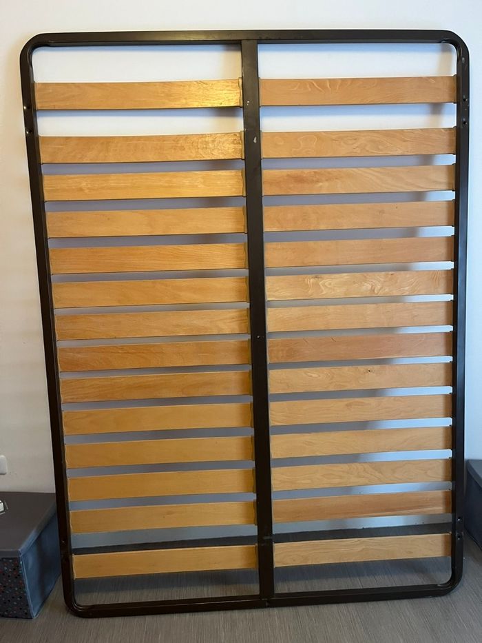 Sommier à lattes 140x190 bon état - photo numéro 4