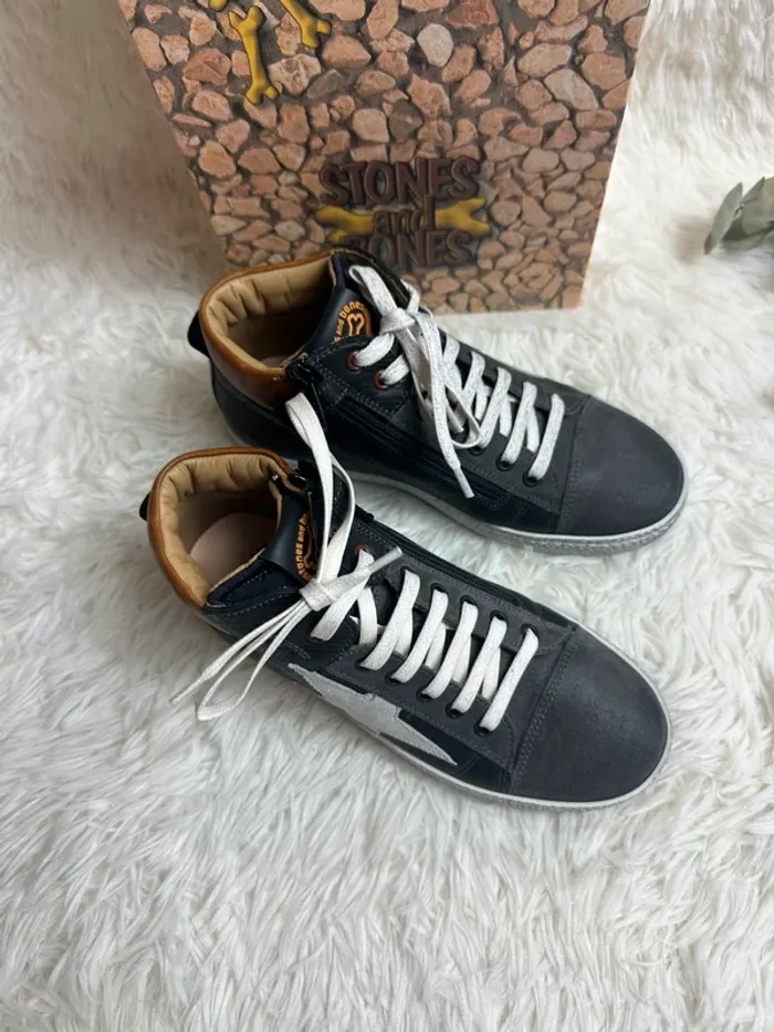 Paire de basket montantes Stones and Bones taille 34 - photo numéro 3