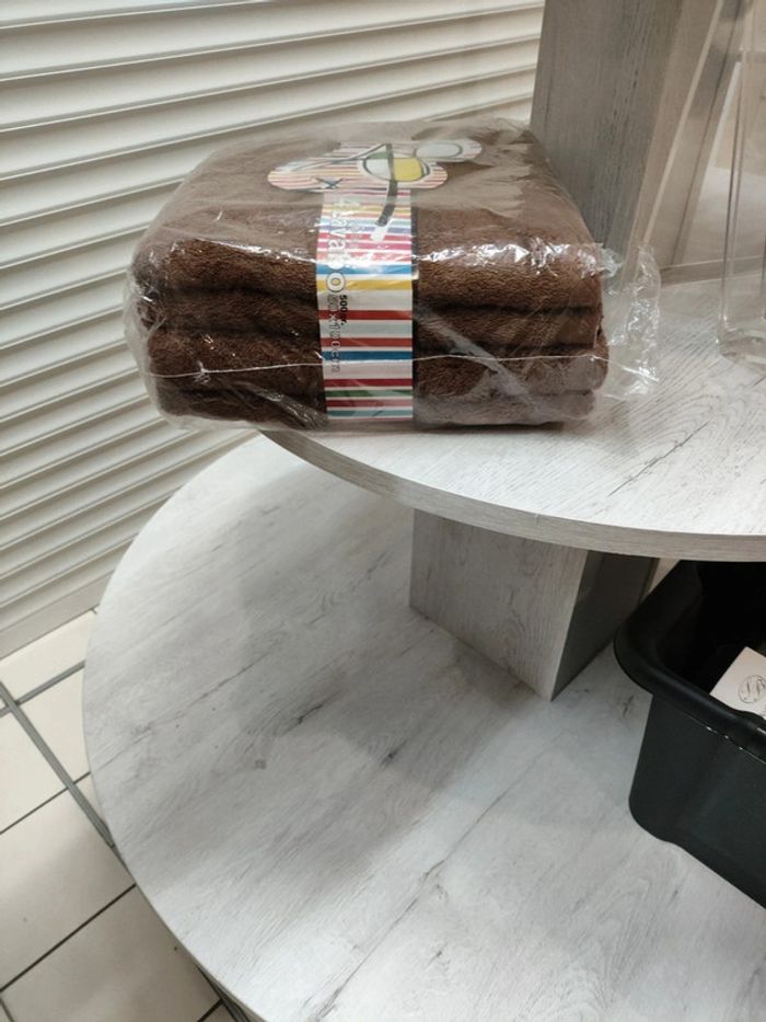 Lot de 4 serviettes de toilette NEUVES - photo numéro 2