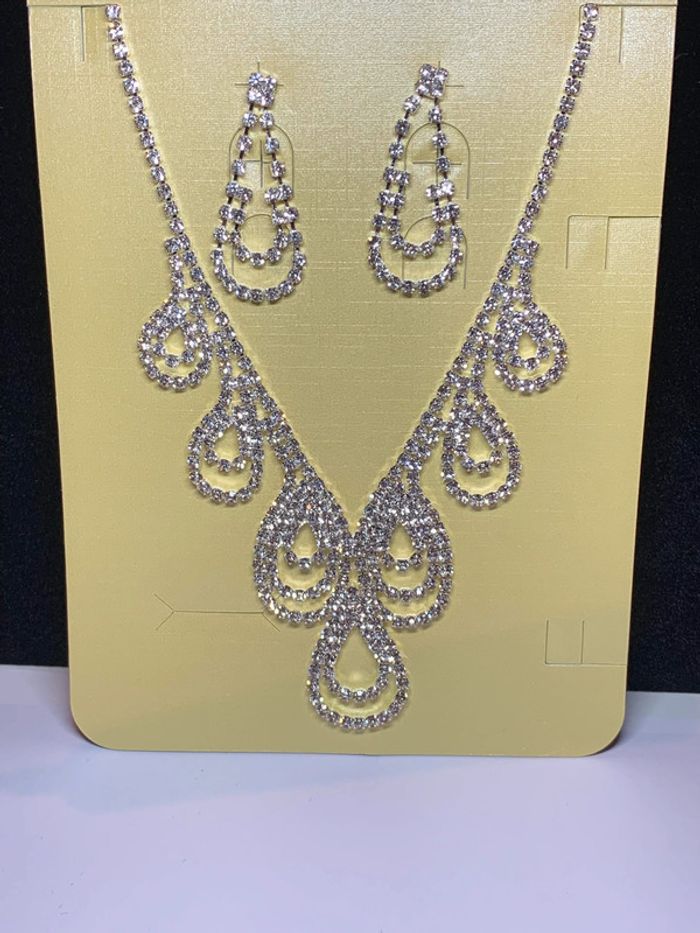 Parure collier + boucles d'oreilles