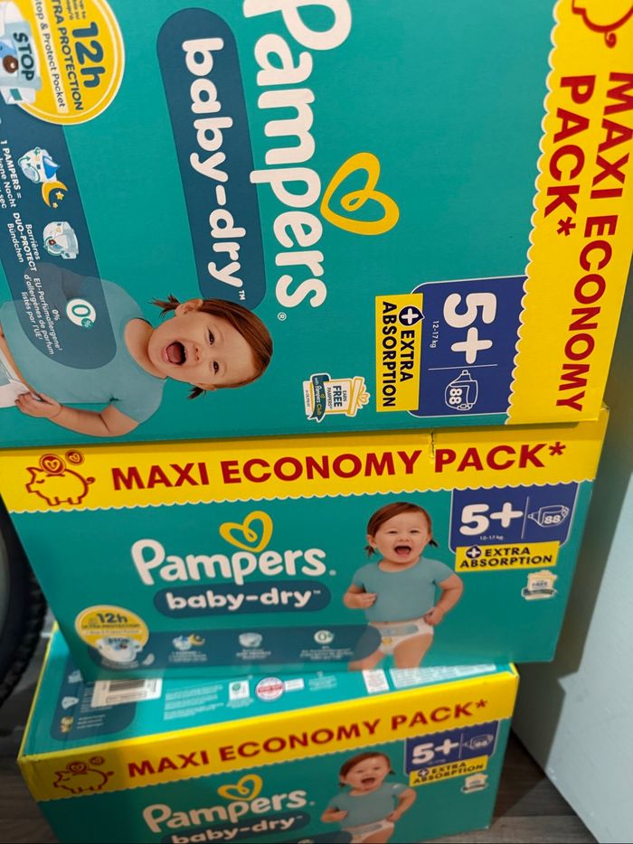 Pampers baby dry taille 5+(12-17) kg
