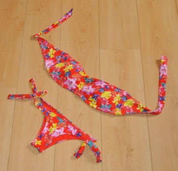 Primark bikini bustier rouge Haut 90C bas 34 tb état