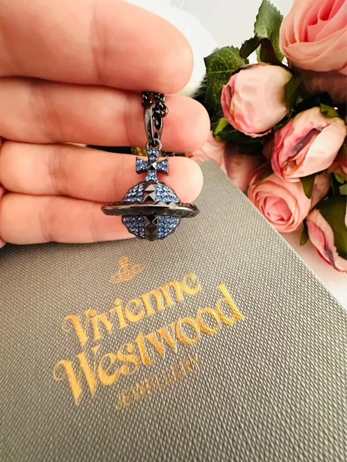 🪐Collier Vivienne Westwood Orbite noir avec zirconiums bleus – Modèle iconique - photo numéro 2