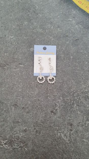 Boucles d'oreilles neuves