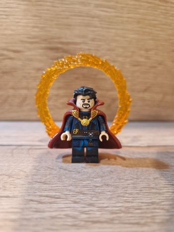 Figurine type lego Docteur Strange Spiderman avec portail Marvel