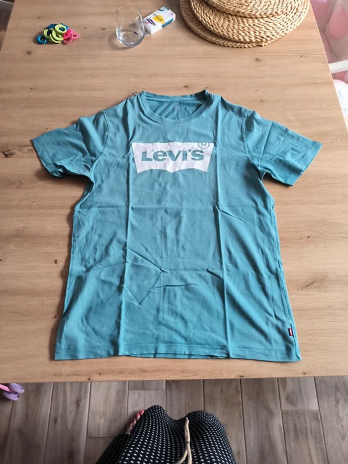Tee shirt levis