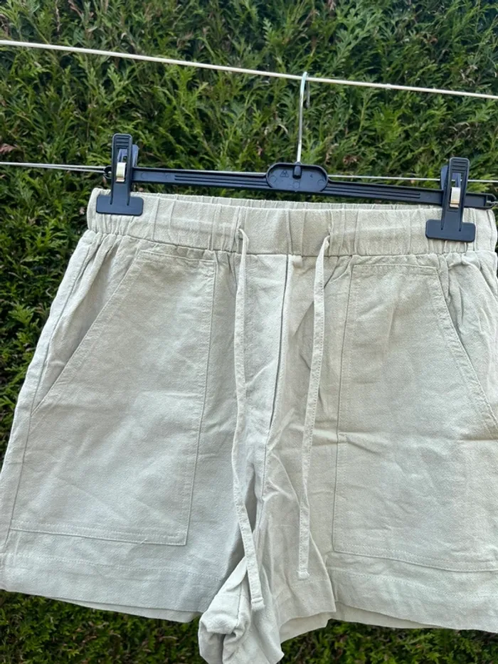 short rustique vert stradivarius - photo numéro 2