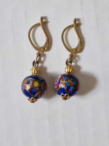 Boucles d'oreilles dorées et bleues